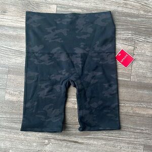 NWT Spanx Camo bike short